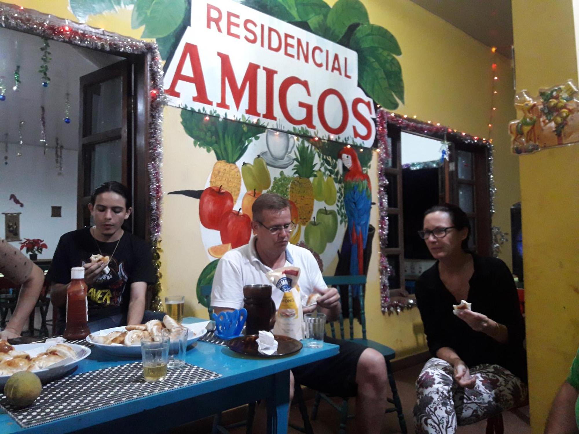 Hotel Y Residencial Amigos Puerto Iguazú Buitenkant foto